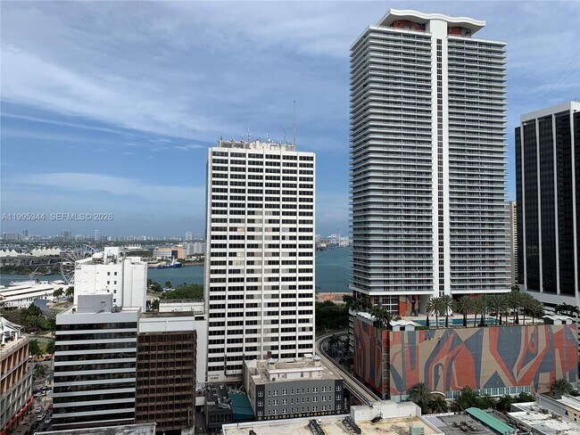 Foto del edificio - 133 NE 2nd Ave