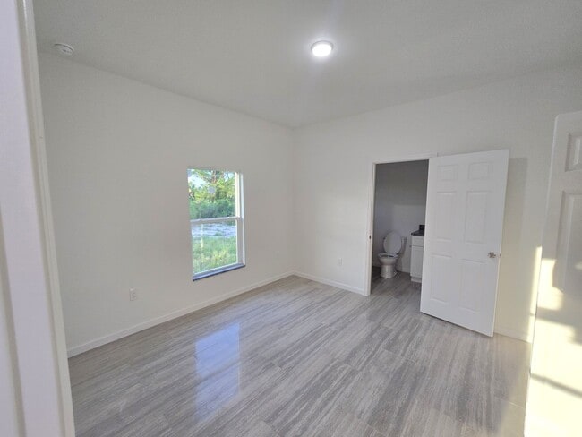 Foto del edificio - BRAND NEW 2/2/1- GREAT LEHIGH LOCATION