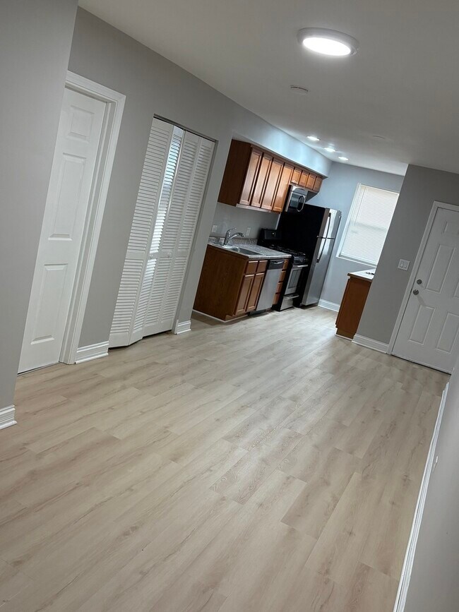 Foto del edificio - 6444 N Hamilton Ave