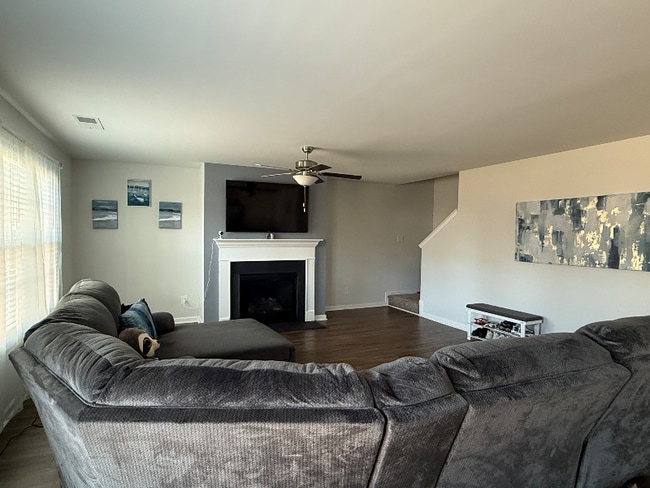 Foto del edificio - 255 Windfall Rd