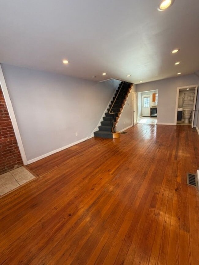 Building Photo - Beauty in LOMO