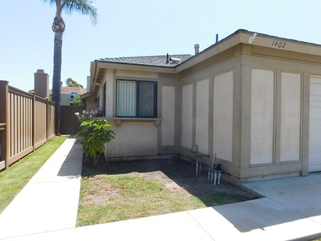 Building Photo - Beautiful 3 bedroom 2 bathroom house