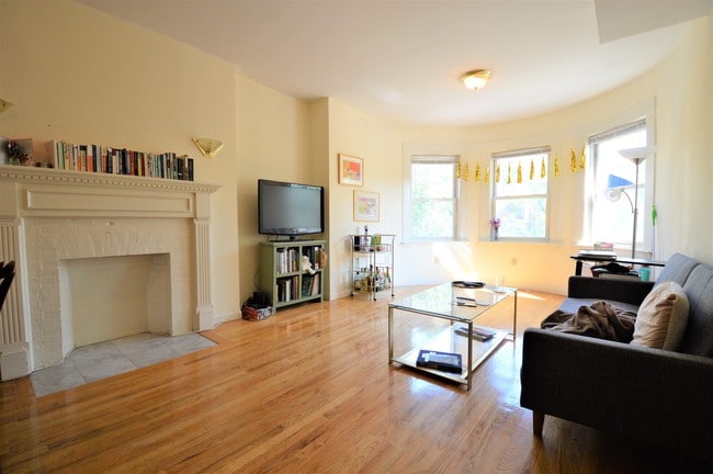 Building Photo - 1406 Beacon St