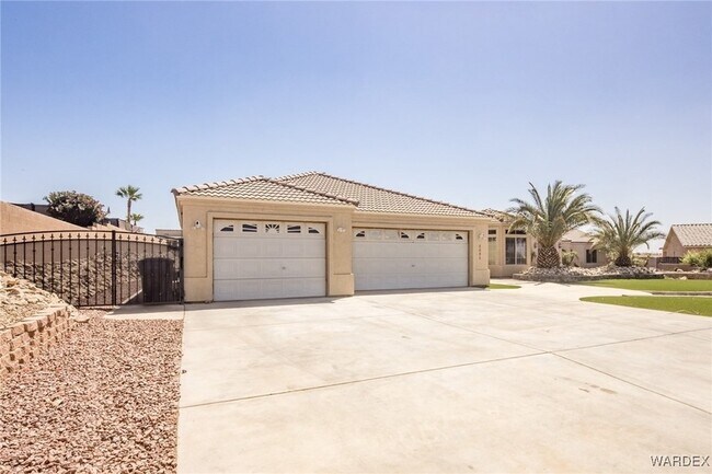 Foto del edificio - 6056 Iroquois Loop