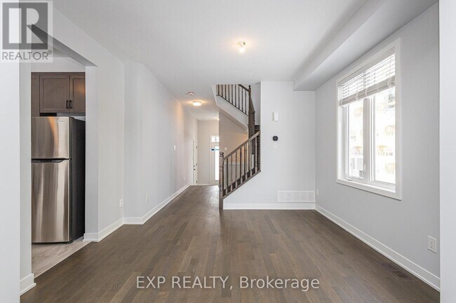 Building Photo - 210 Ormiston Cres