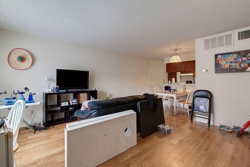 Foto del edificio - Walk to UT campus,  gorgeous remodeled unit