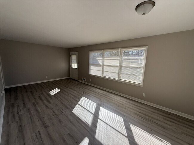 Building Photo - 917 T St