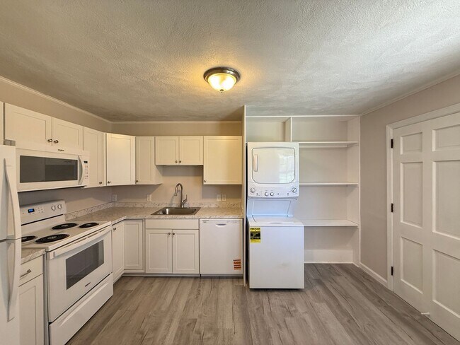 Foto del edificio - 831 Delmonte Dr NW