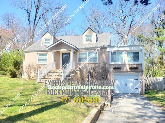 Building Photo - Adorable 3/2 in the Fairyland neighborhood...