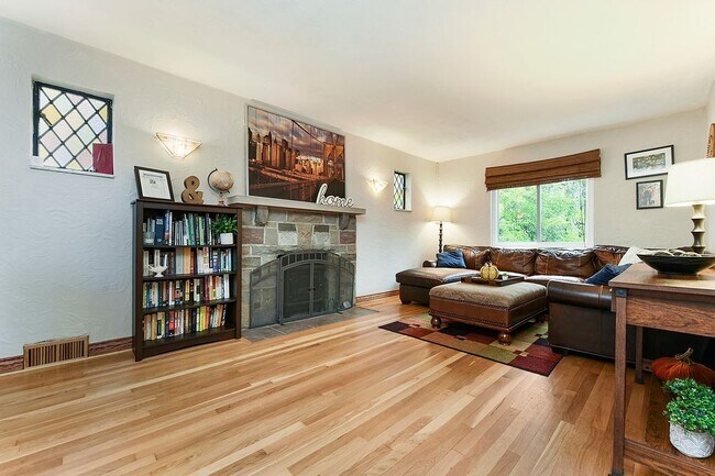 Foto del edificio - 1706 Pioneer Ave