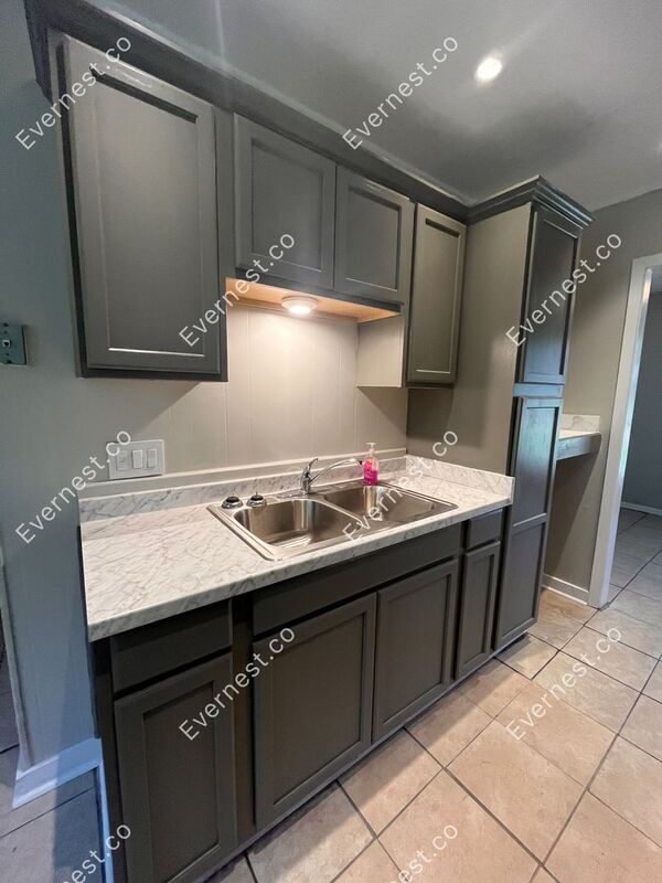 Foto del edificio - 6448 Lyndon B Johnson Dr