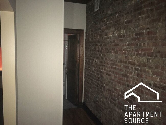 Foto del edificio - 4755 N Sawyer Ave