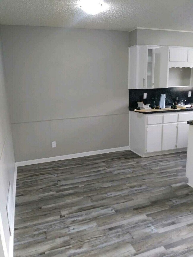 Foto del edificio - 1302 Harris Ave