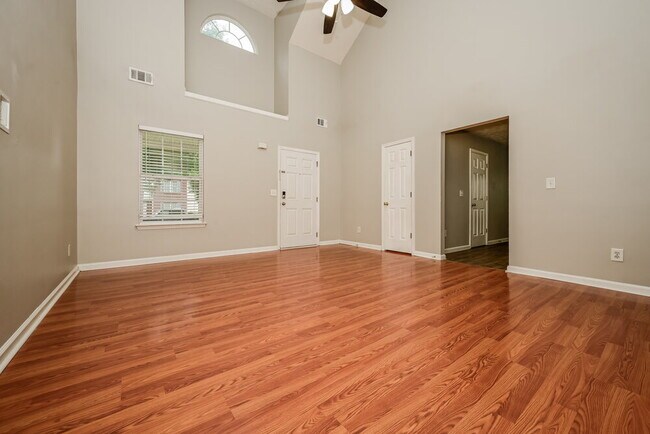 Building Photo - 10 Belmont Park Ln