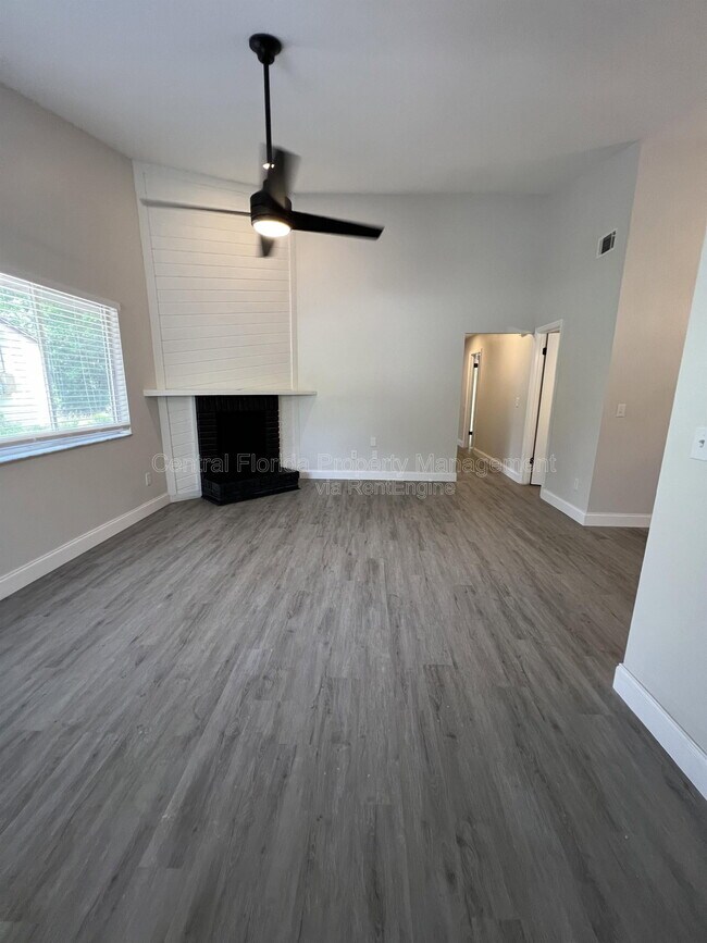 Building Photo - 916 Robinhood Ct