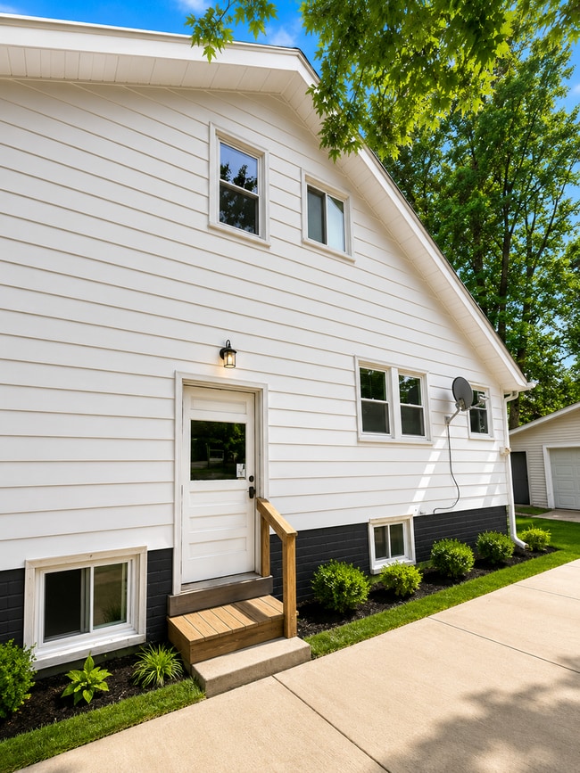 Building Photo - Section 8 Approved! Low Move in Cost