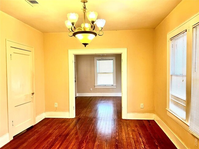 Building Photo - 5416 Evans Ave