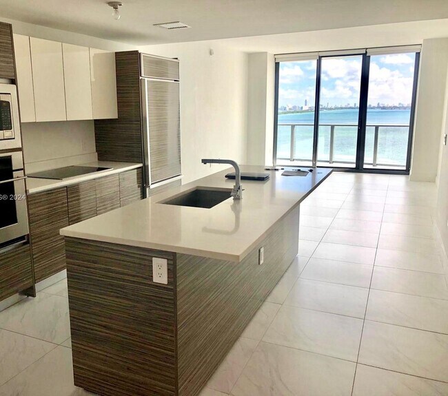 Foto del edificio - 460 NE 28th St