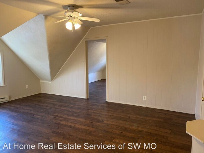 Building Photo - 1415 E Elm St