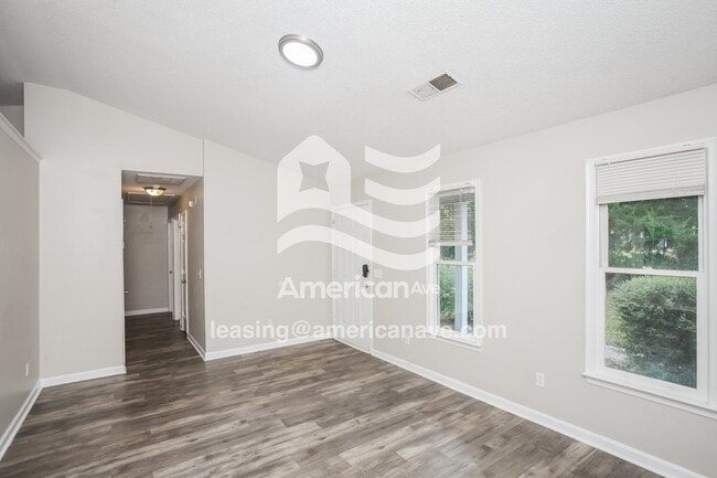 Building Photo - 2912 S Partridge Cir