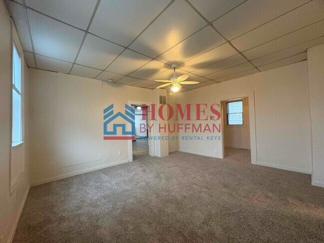 Building Photo - Three Bedroom House | Updated & Move In Ready!