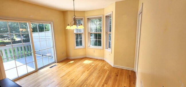 Building Photo - 32 Songbird Ln