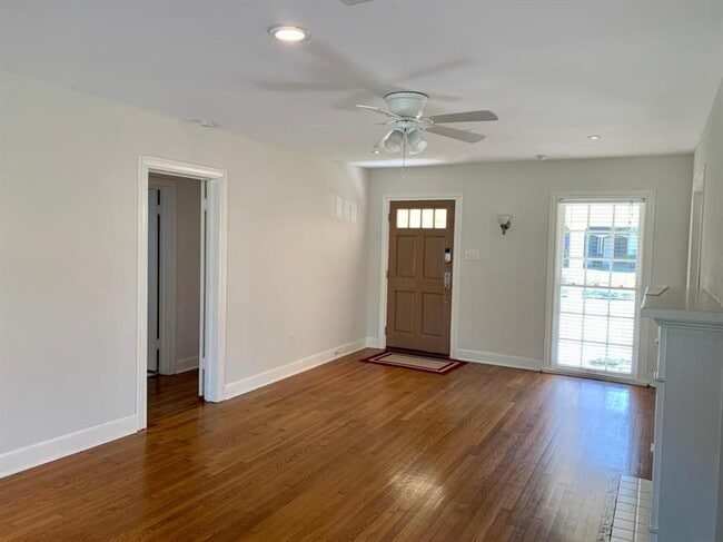 Building Photo - 806 W 30th St