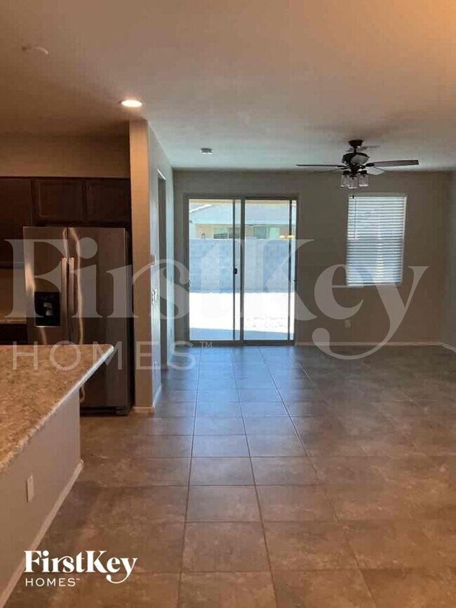 Foto del edificio - 18197 W Foothill Dr