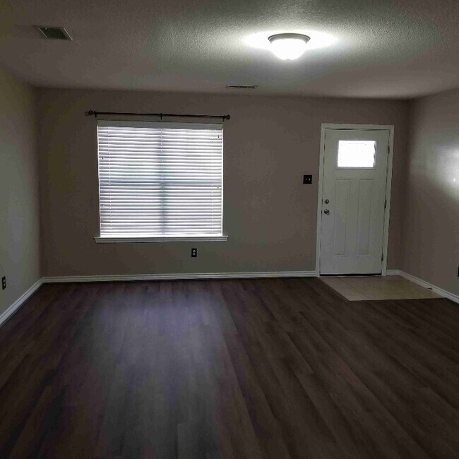 Building Photo - 5009 Blue Haven Dr