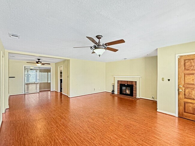 Foto del edificio - Charming 2 Bedroom House in Sacramento
