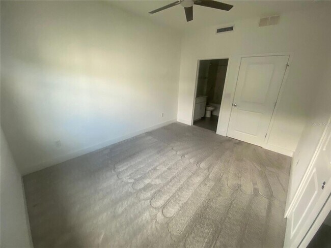 Foto del edificio - 2511 N Grady Ave