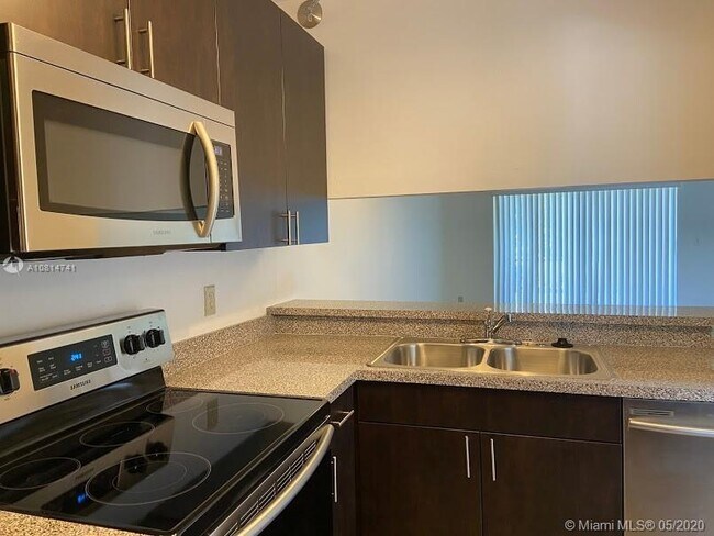 Foto del edificio - 2700 Forest Hills Blvd