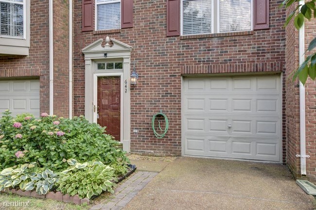 Foto del edificio - 642 Huffine Manor Cir