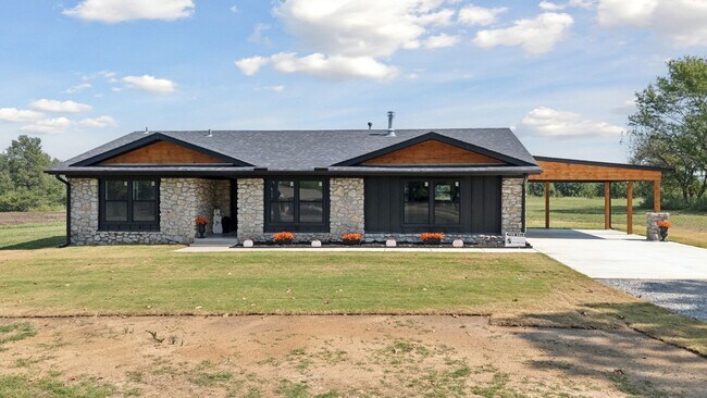 Foto del edificio - REIMAGINED/LIKE NEW...