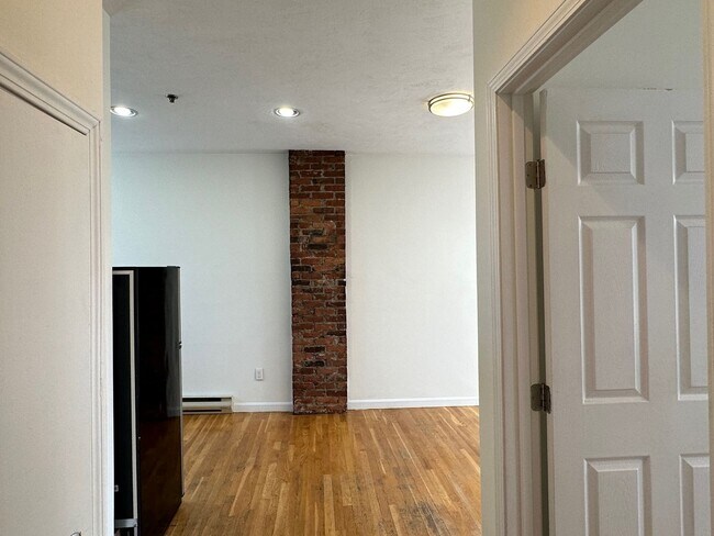 Foto del edificio - Beautifully updated 1 bed in the North End.