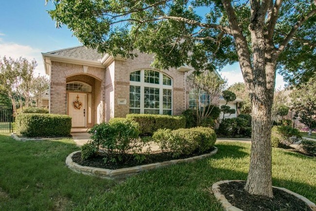 Building Photo - 407 Lakewood Dr