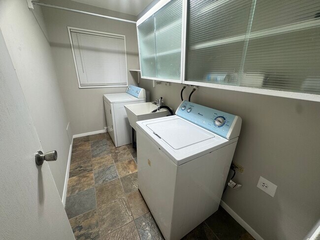 Foto del edificio - 15111 Woodlawn Ave E