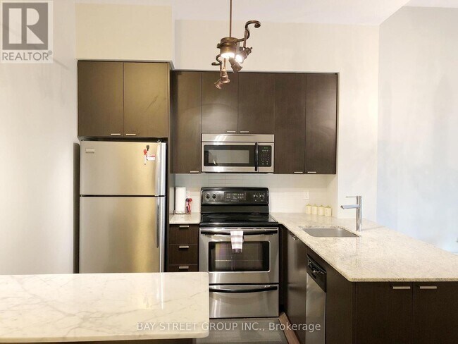 Photo du bâtiment - 23 Sheppard Ave E
