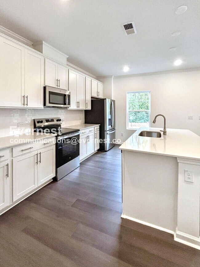 Foto del edificio - 627 Roy Adams Rd