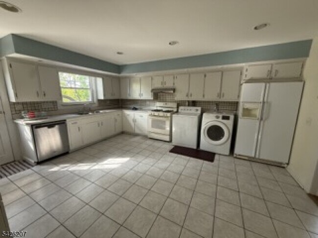 Building Photo - 95 Westview Ave