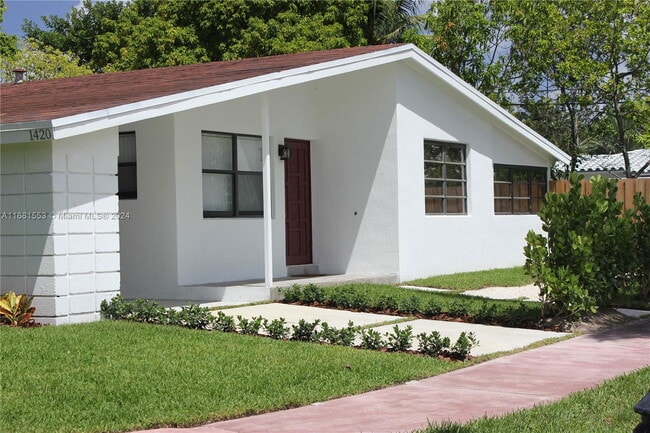 Photo - 1420 Biarritz Dr House