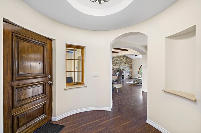 Building Photo - 1609 S Ola Vista