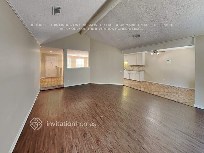 Foto del edificio - 2227 Briarwest Blvd