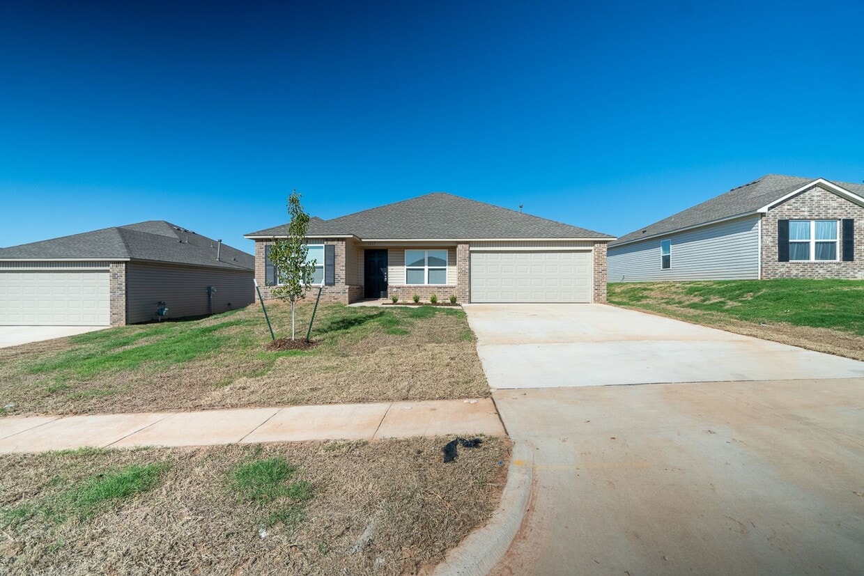 Primary Photo - Gorgeous 4 Bed 2 Bath Home in Mustang!