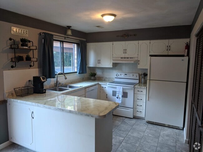 Building Photo - 833 Nowland Ct