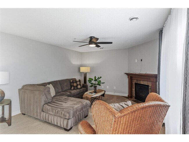 Foto del edificio - 3403 Chestnut Ln