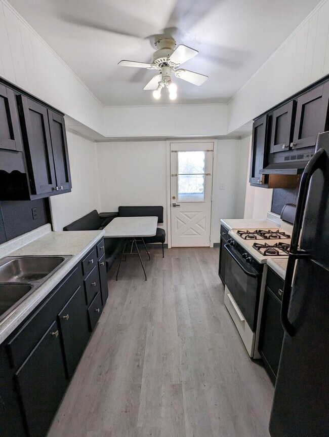 Photo - Cozy 2 Bedroom House on quiet street (Mars...