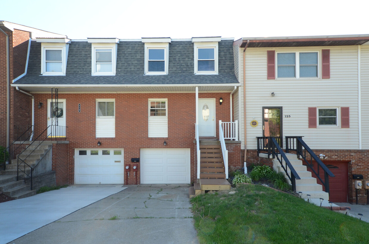 Primary Photo - 121 Westfield Dr