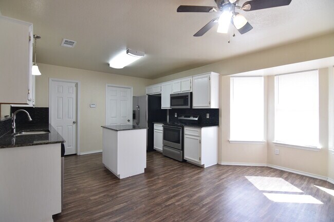 Building Photo - 5011 Fawn Dr