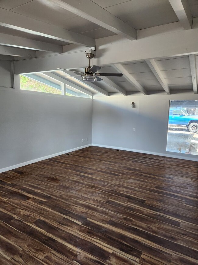 Building Photo - Newly Renovated 3 Bedroom House with a Car...